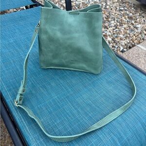 Portland Leathers Butterfly Bucket bag in Cucumber